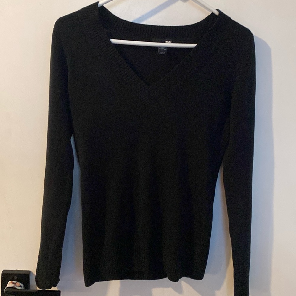 H&M v neck sweater